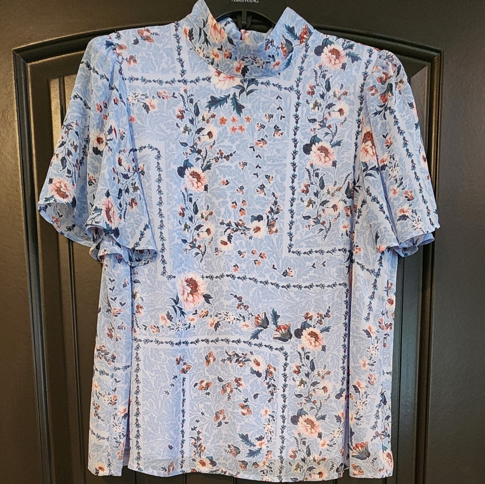 NWOT Lauren Conrad Flowered Blouse, Size M